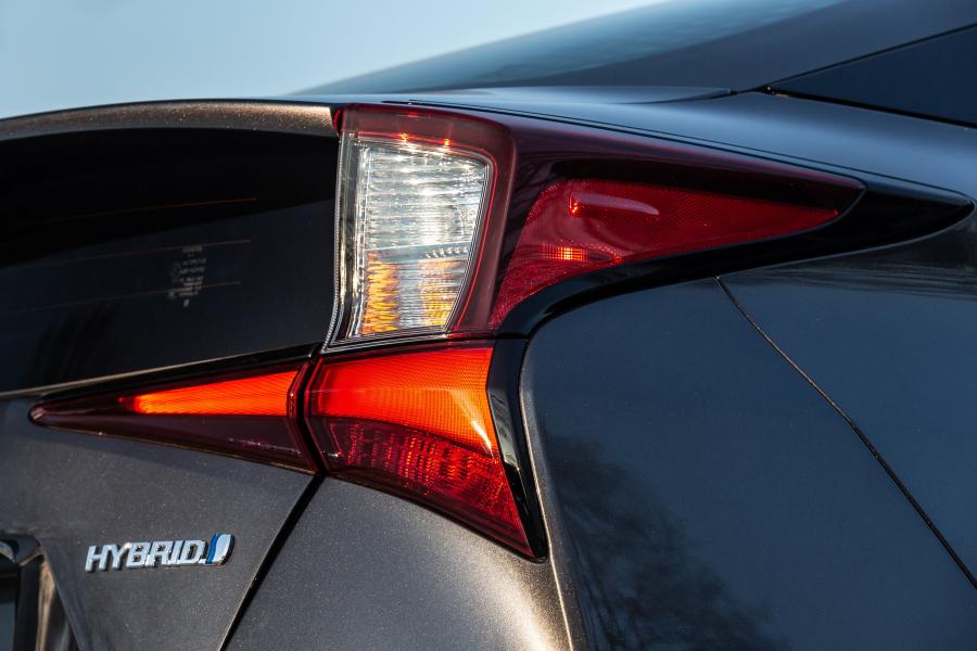Детали экстерьера Toyota Prius L Eco 2019 года  (NA) (фото 4 из 6)